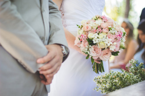 Average cost for an officiant at hotsell a wedding